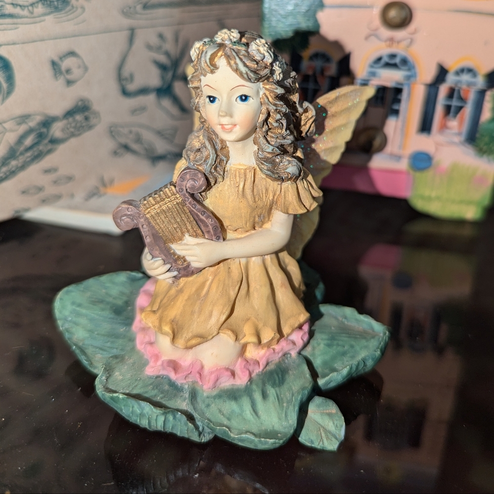 Dezine vintage Daybreak fairy